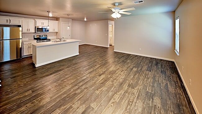 Building Photo - 3 Bedroom 2 Bath Duplex Near Tinker AFB