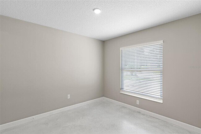 Building Photo - 921 E Clifford Ave