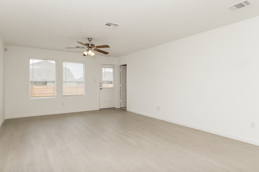 Building Photo - 11710 California Rose
