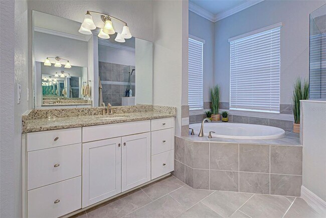 Building Photo - 15240 Spanish Point Dr