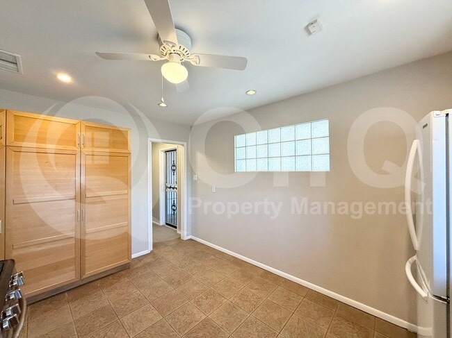 Building Photo - 2127 W San Miguel Ave