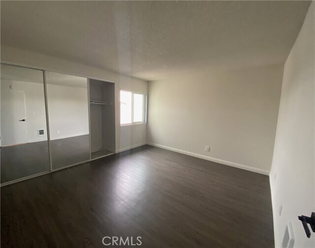 Building Photo - 25400 Oak St