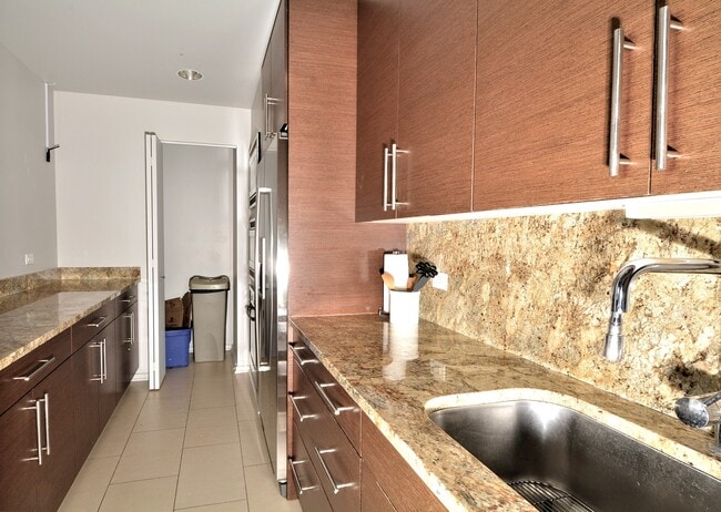 Building Photo - 65 E Monroe St