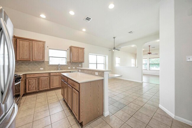 Building Photo - Large home in Pflugerville!  3 car garage - Highland Park Neighborhood
