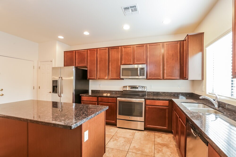 Building Photo - 4945 W Fawn Dr