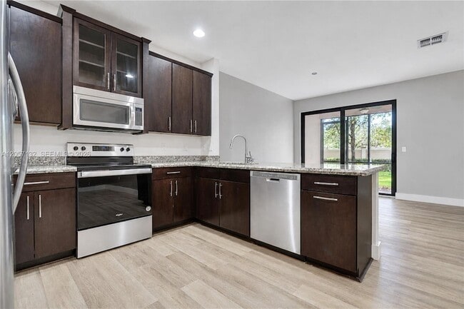 Building Photo - 13005 Riverwalk Cir N