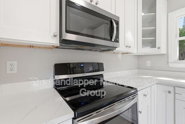 Building Photo - 5230-B Scarsdale Drive