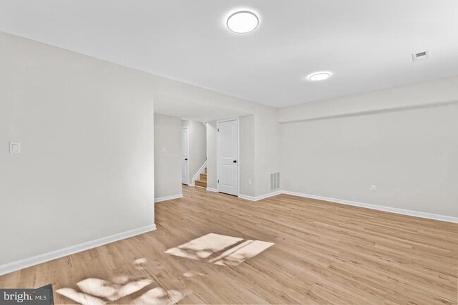 Building Photo - 10290 S Grant Ave