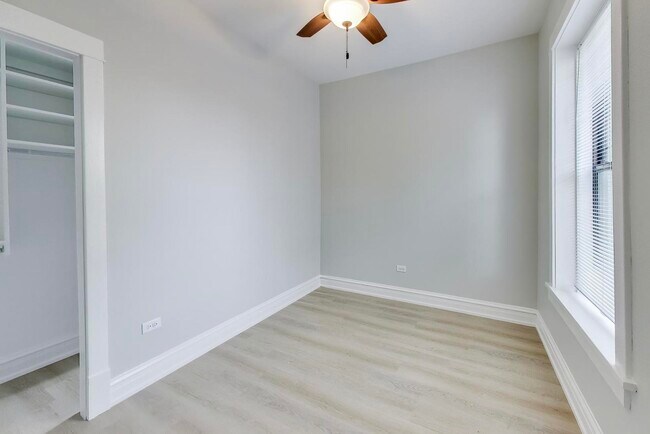 Building Photo - 2114 W Byron St