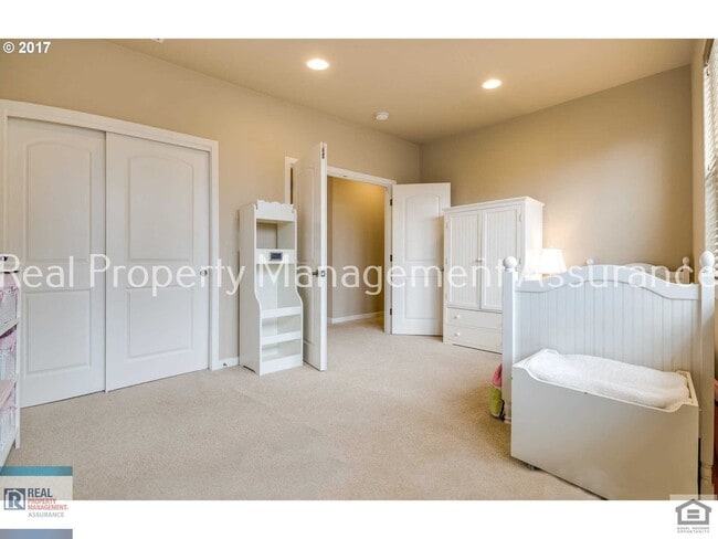 Building Photo - 13933 SW Walnut Creek Way