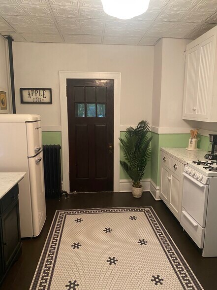 Building Photo - 301 Bingham Ave