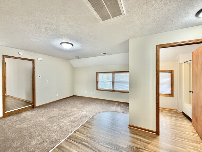 Building Photo - 167 S Jackson St