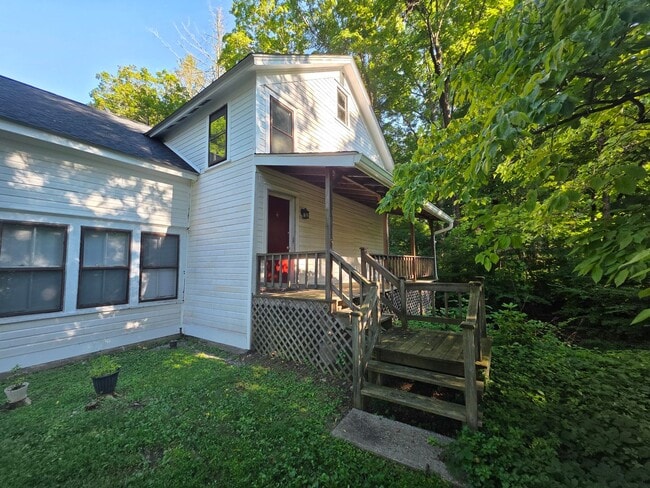 Primary Photo - Charming 3 Bedroom Apartment in Millbrook,...