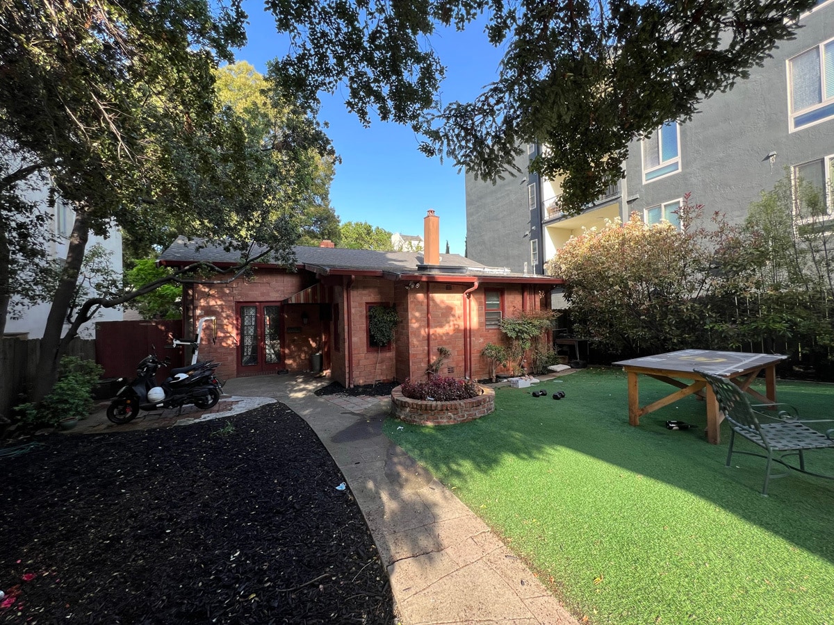 Building Photo - 2530 College Ave