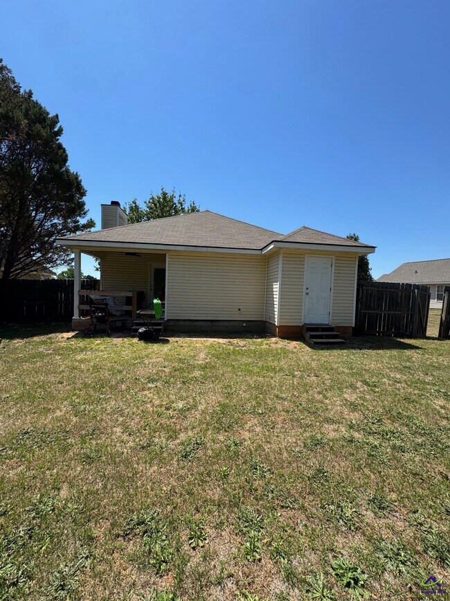 Building Photo - 404 Chadwyck Cir
