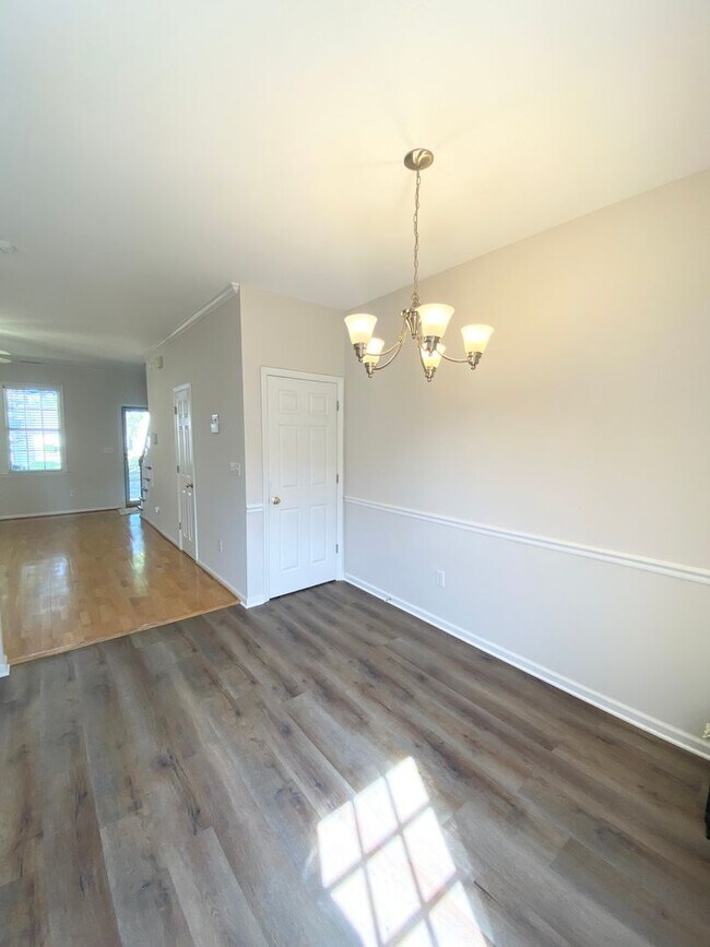 Building Photo - 330 Commons Dr