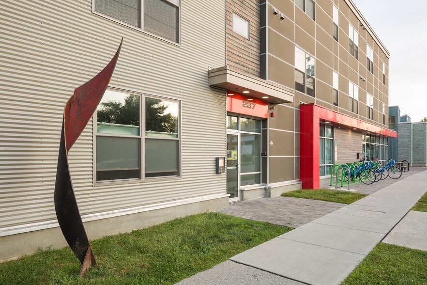 Building Photo - Maiden Lane