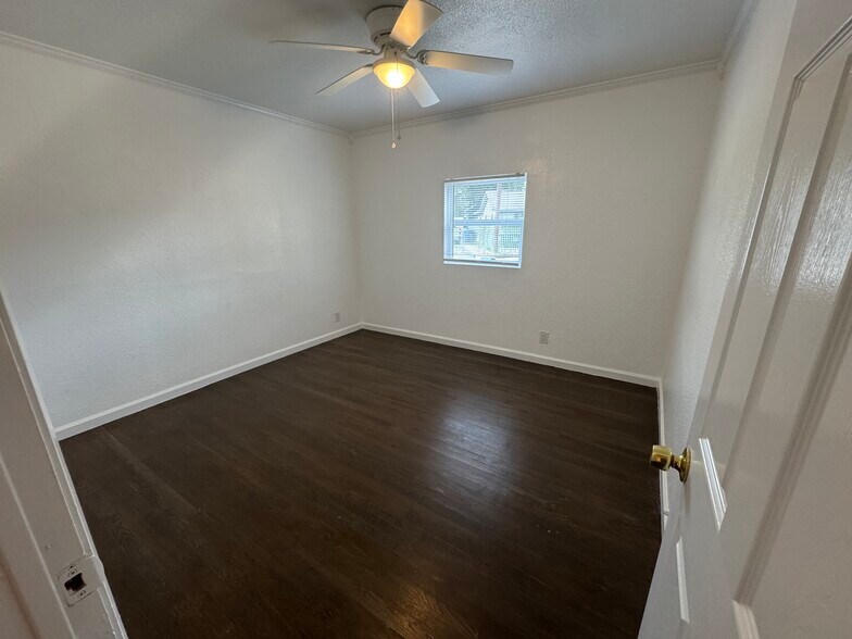 Building Photo - 310 Finton