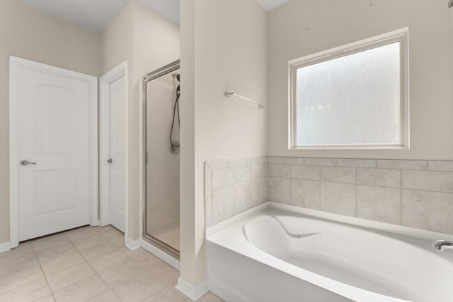 Building Photo - 1647 Reserve Dr