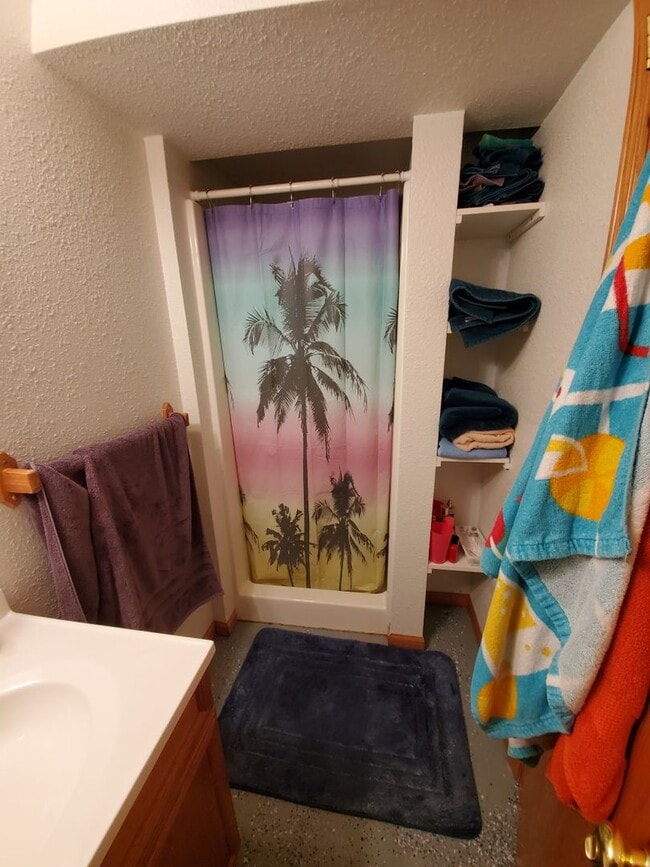 Building Photo - 1106 E Ave C