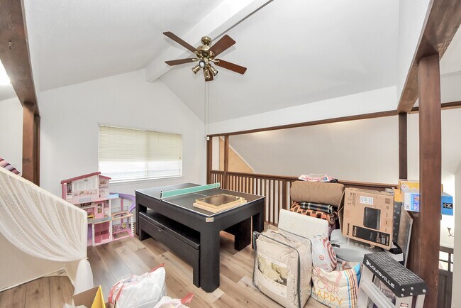 Building Photo - 18 N Deerfoot Cir
