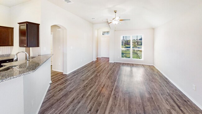 Building Photo - 812 Mockingbird St