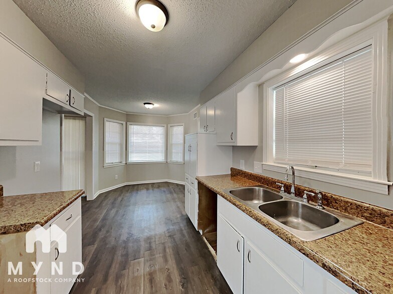 Building Photo - 5160 Rolling Meadows Dr