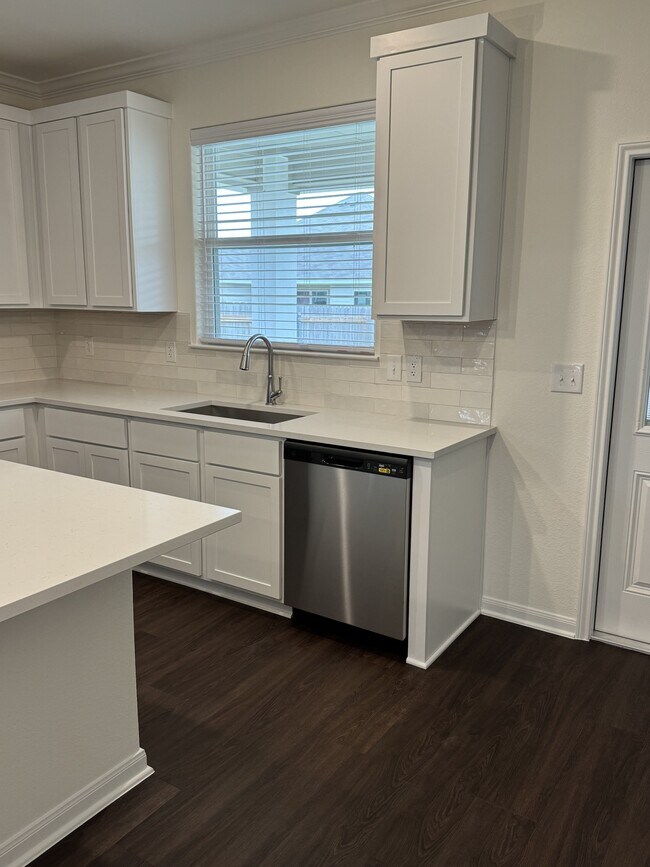 Building Photo - 619 Killam Dr