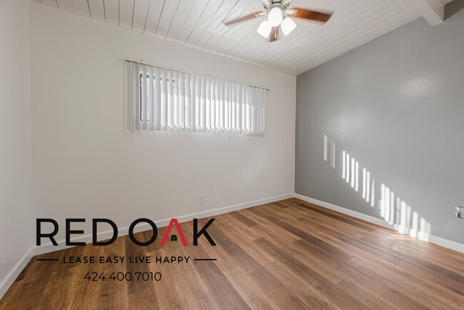 Building Photo - Bright and Spacious One-Bedroom with A/C, ...