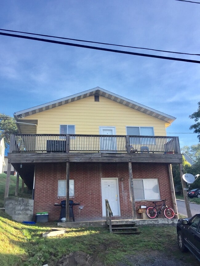Primary Photo - 200 Highland Ave