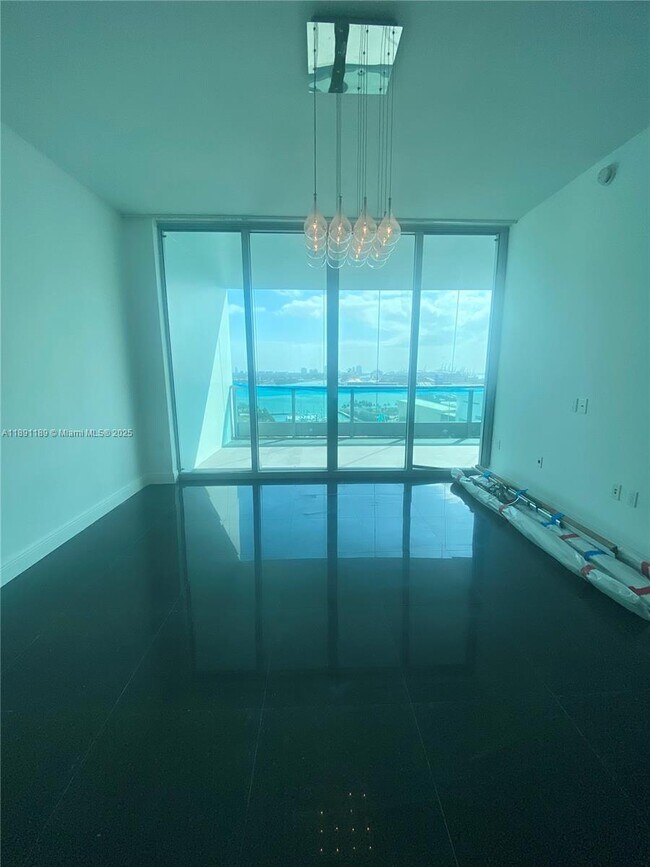 Building Photo - 900 Biscayne Blvd