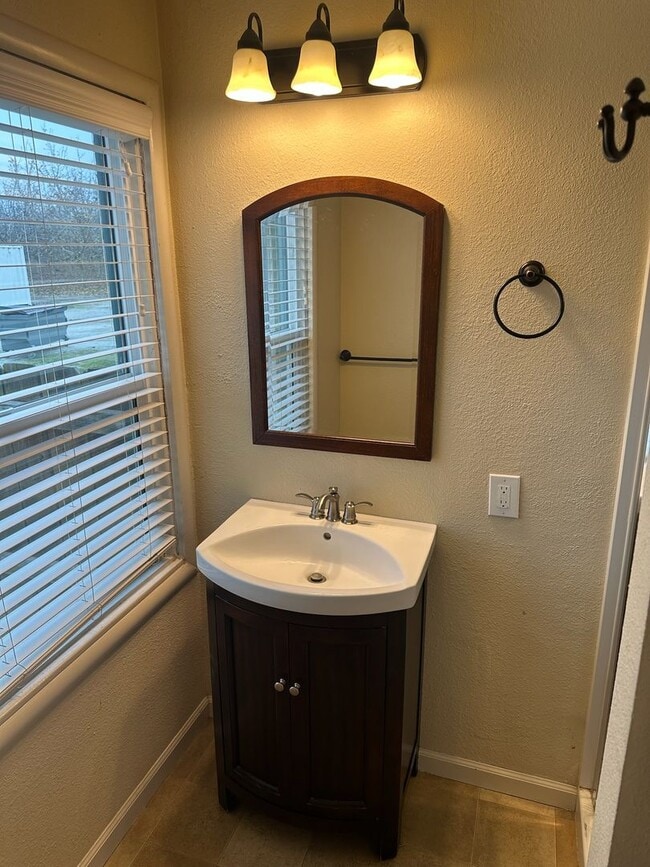 Building Photo - 14733 Jackson Ave