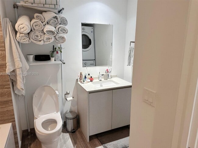 Building Photo - 1010 Brickell Ave