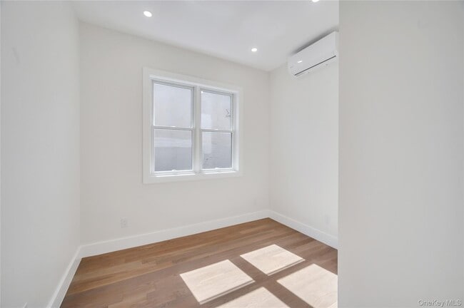 Building Photo - 157 25th St