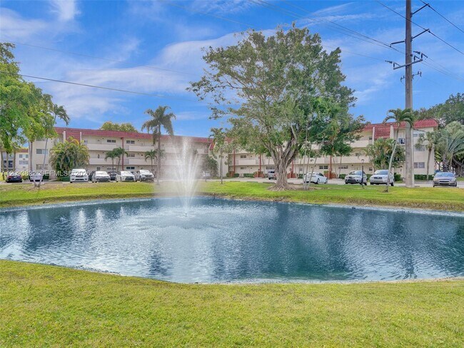 Building Photo - 8962 S Hollybrook Blvd