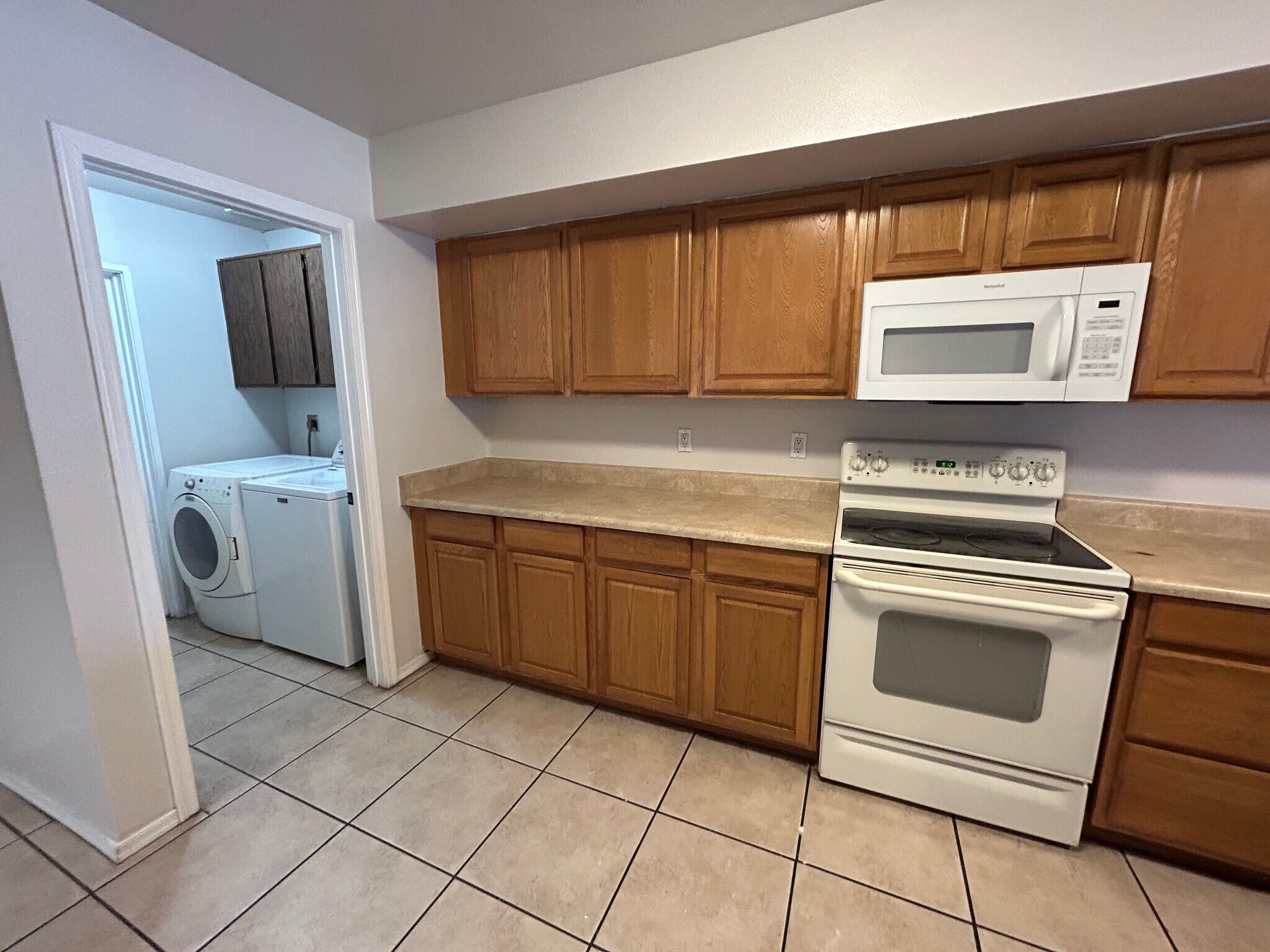 Building Photo - 6150 W Mauna Loa Ln
