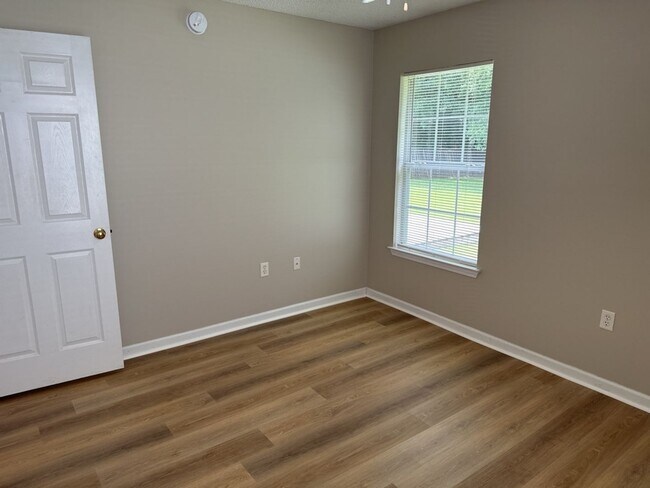 Building Photo - 247 Laurel Hill Cir