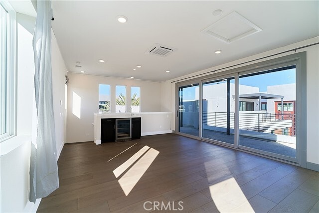 Building Photo - 6 Transport