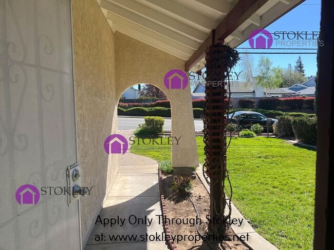 Building Photo - 1784 W Cypress Rd