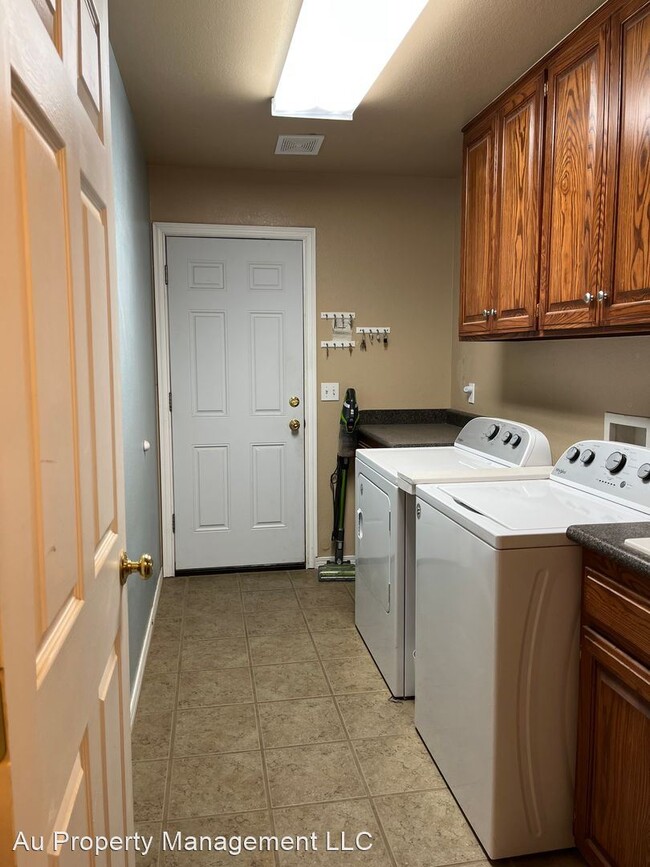 Building Photo - 3 br, 2 bath House - 15702 OUTBACK TRL