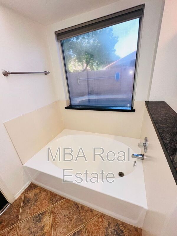 Building Photo - 4463 E South Fork Dr