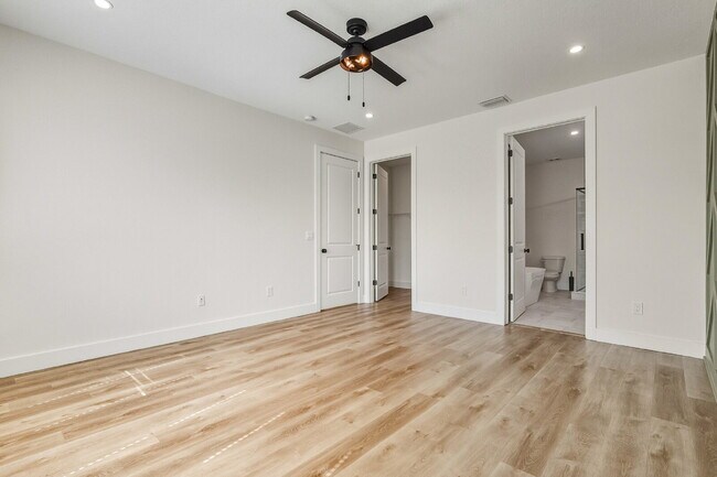 Building Photo - 3 Bedroom, 3.5 Bath Townhouse Minutes From Downtown!!!