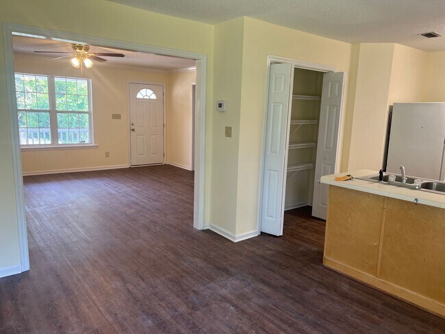 Building Photo - 1816 Iola Dr