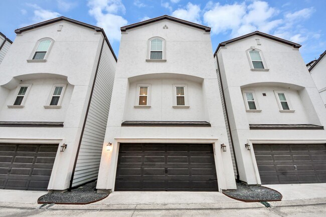 Building Photo - 2704 Freund St
