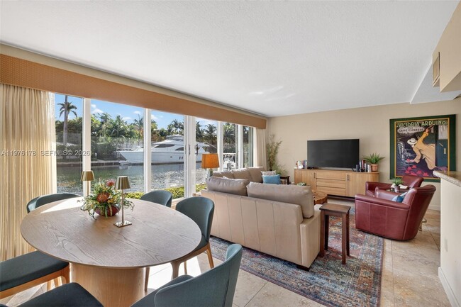 Building Photo - 180 Isle of Venice Dr