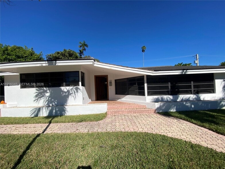 Building Photo - 1325 Marseille Dr