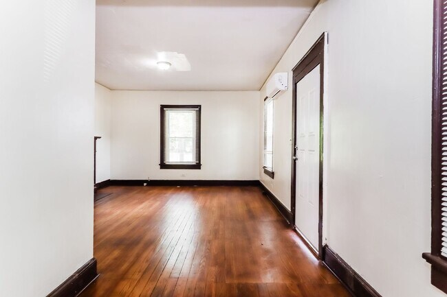 Building Photo - 106 W Tinsley St