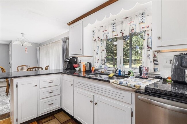 Building Photo - 27 Westwood Dr