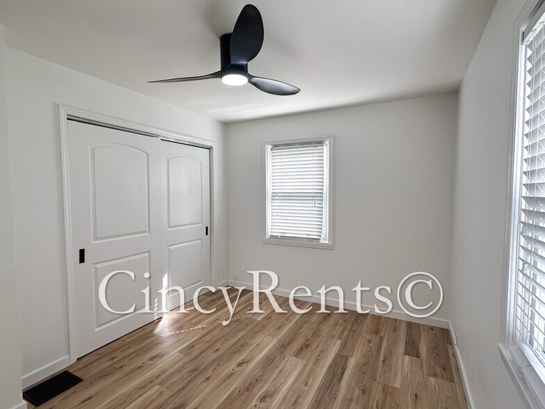 Building Photo - 6815 Sunray St