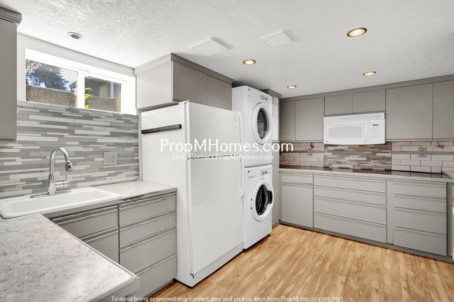 Building Photo - NE Portland Gem w/ Entertainers Backyard +...